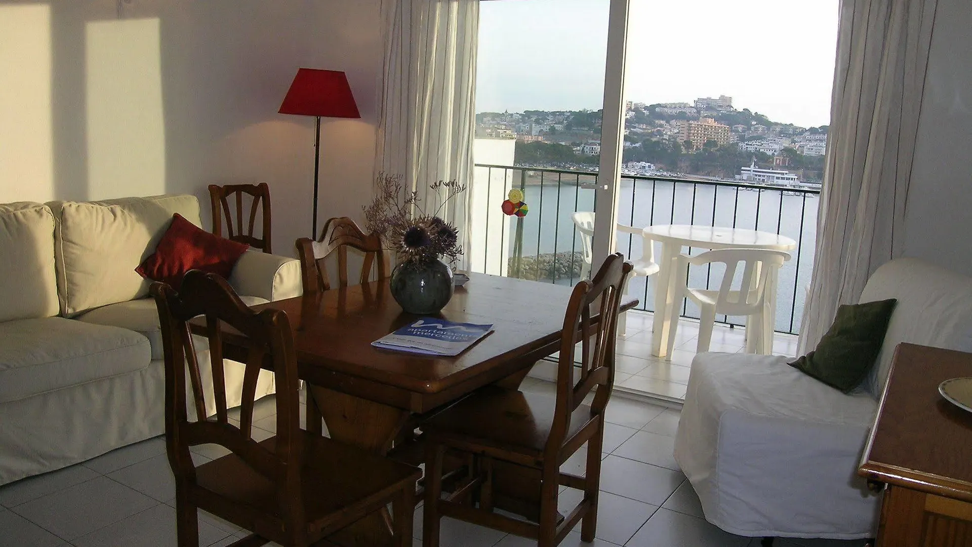 سان فيليو ذي غيشولس Apartaments Mercedes سان فيليو ذي غيشولس